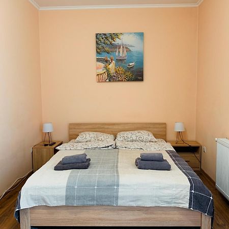 Apartments Domovik Мостова 5 Кв 38 Mukacheve Luaran gambar