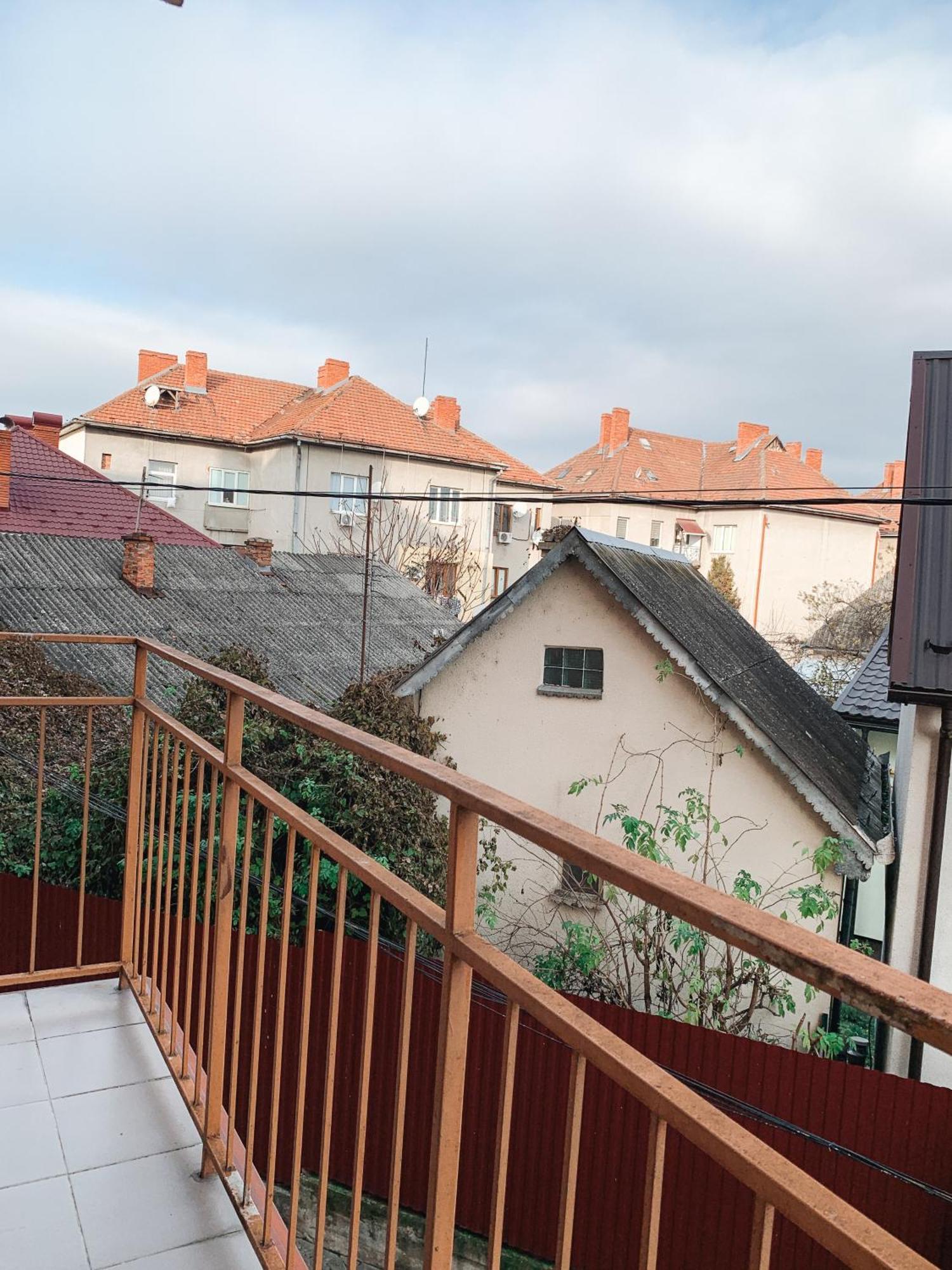 Apartments Domovik Мостова 5 Кв 38 Mukacheve Luaran gambar